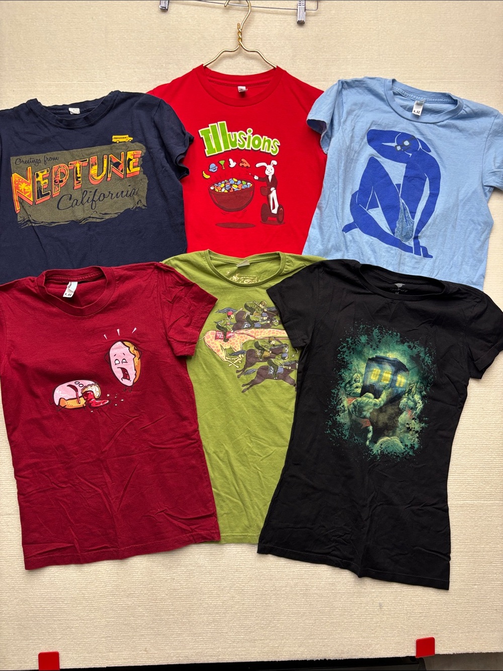 Graphic T-Shirt lot of 6  - Red Illusions Print medium